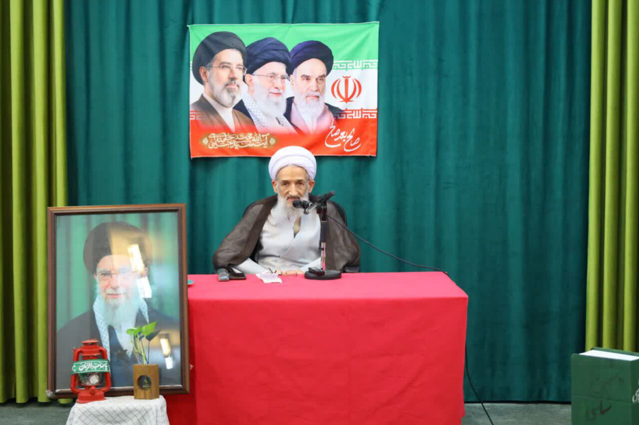 مدارس علمیه بانوان پرچمدار جهاد فرهنگی باشند