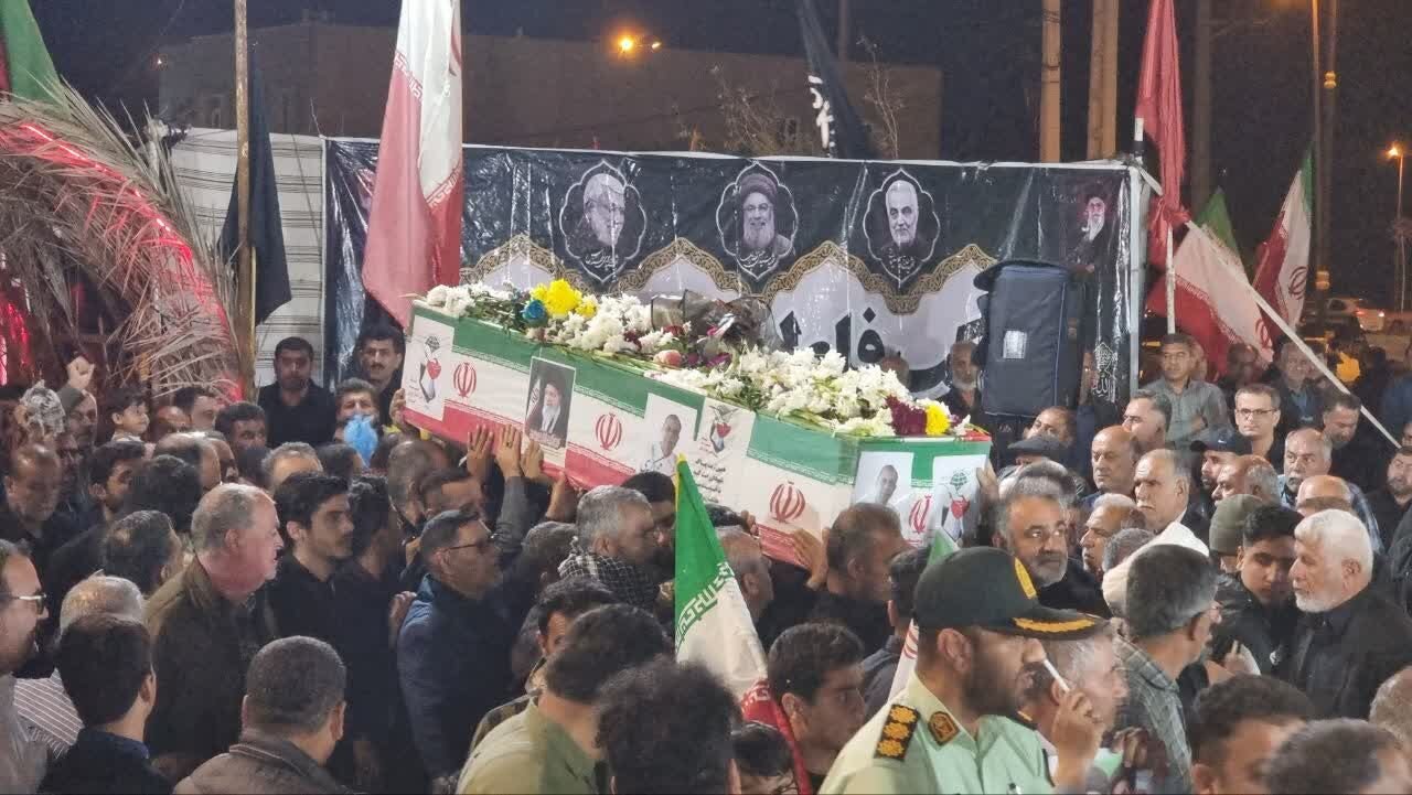 تجمع مردمی و استقبال از پیکر مطهر شهید مدافع وطن در گناوه