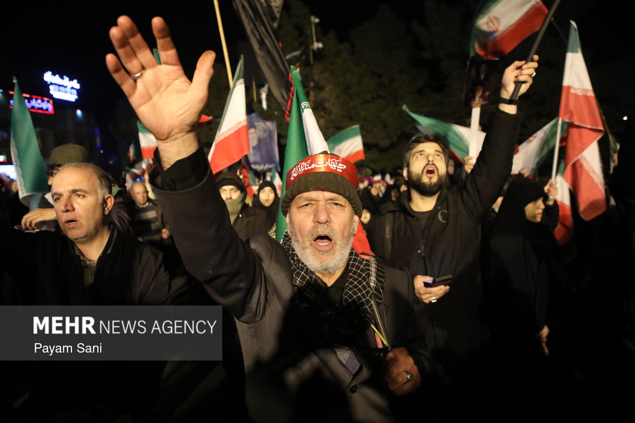 اجتماع حمایت از رزمندگان در مقابله با دشمن آمریکایی - صهیونی