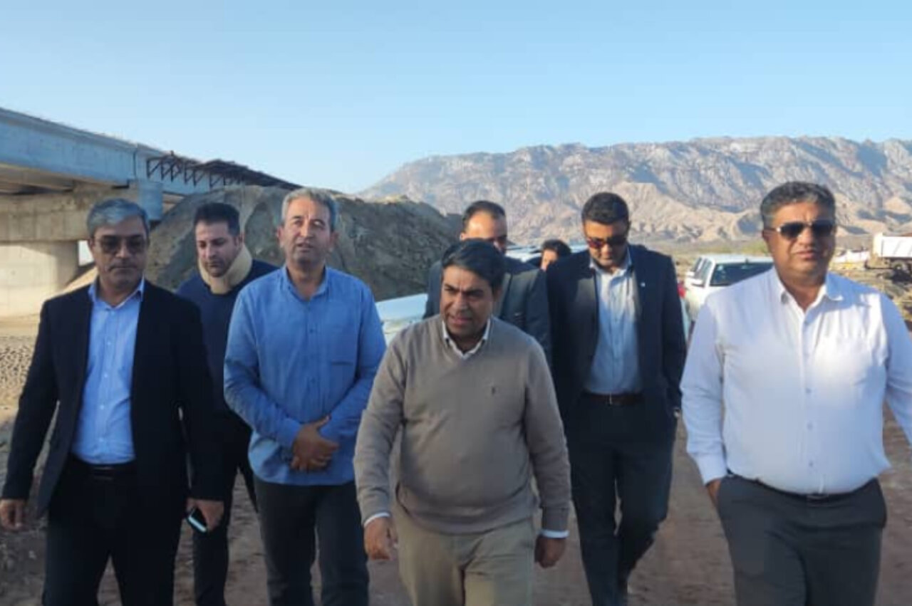 پیشرفت ۳۰ دهانه از ۳۵ دهانه پل گچین بندرعباس