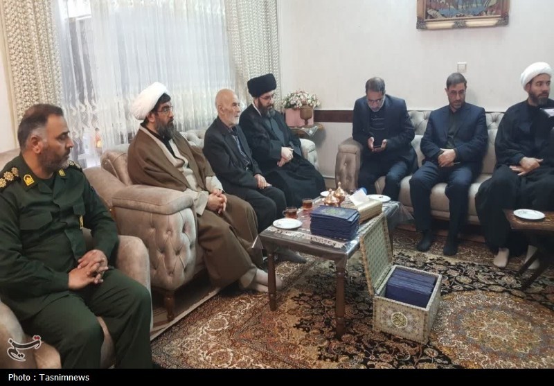 دیدار مسئولان زنجان با خانواده شهید محسن احمدی