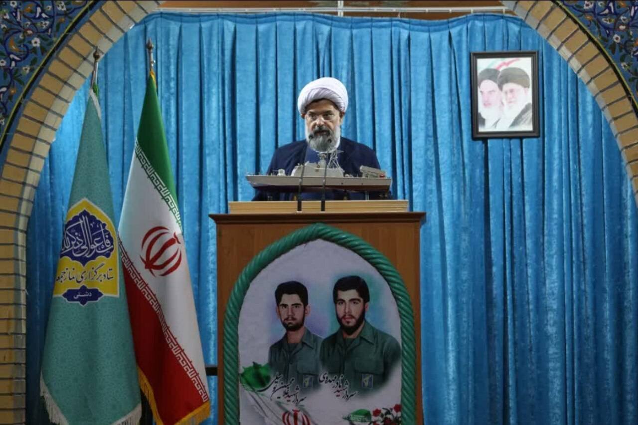امام جمعه دشتی: حضور در راهپیمایی 22 بهمن مصداق بارز «عمل صالح» است.