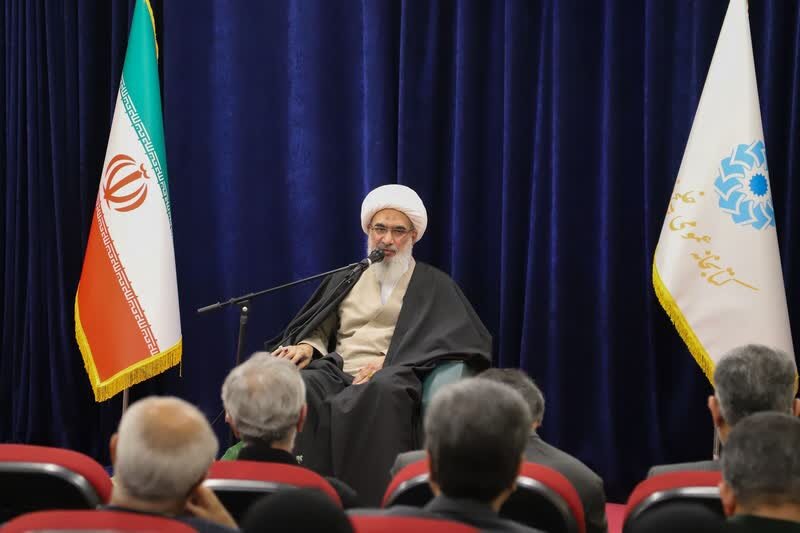 امام جمعه بوشهر: شخصیت‌هایی اثرگذار انقلابی معرفی شوند
