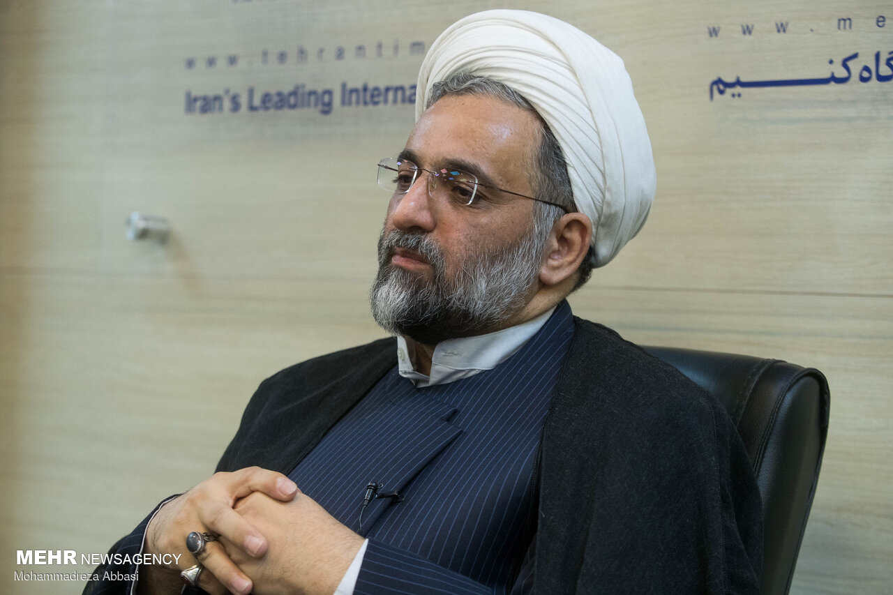 تعامل سازنده با نسل جوان، برگ زرینی در زندگی آیت الله محمودی است