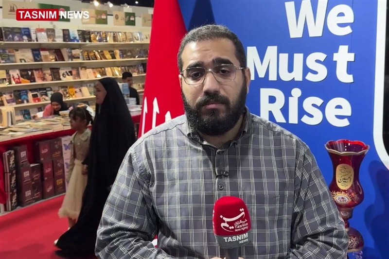استقبال گسترده جوانان عراقی از کتب رهبر شهید در نمایشگاه کتاب بغداد