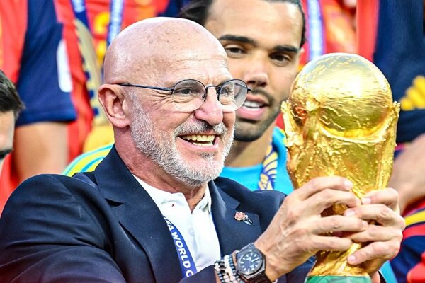 سرمربی قهرمان جام جهانی در اسپانیا ماندنی شد