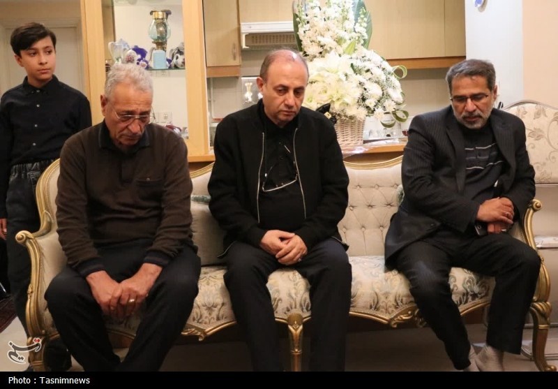 دیدار مسئولان زنجان با خانواده شهید ستار خدابخش