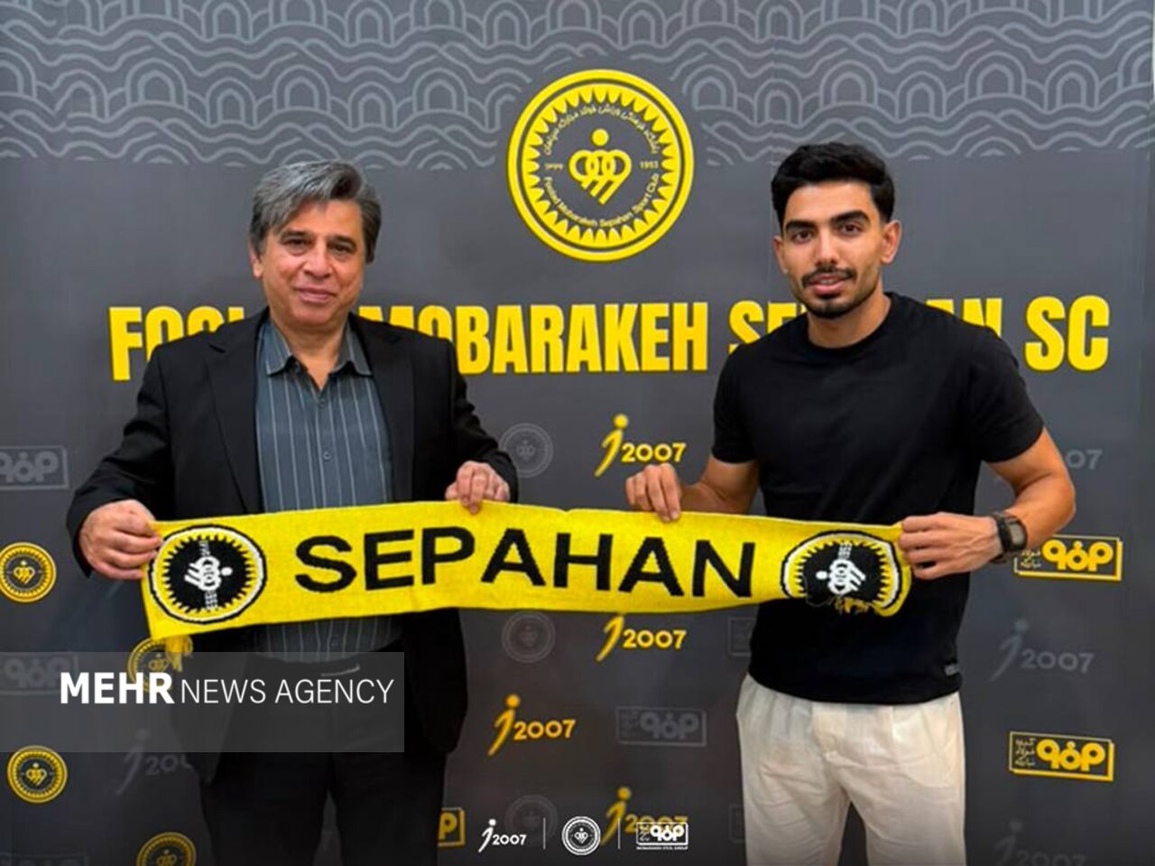 بازیکن فصل قبل استقلال به سپاهان پیوست