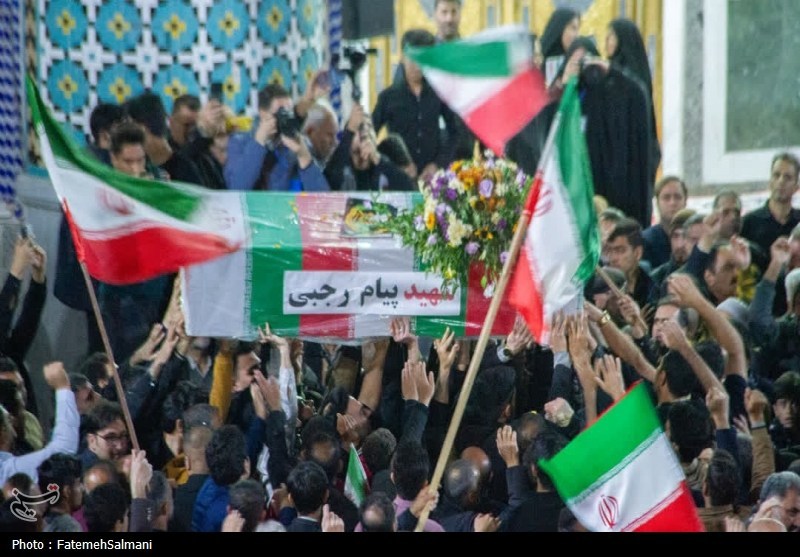 شهید ارتش در آغوش آران و بیدگل/تشییع باشکوه شهید پیام رجبی+تصاویر