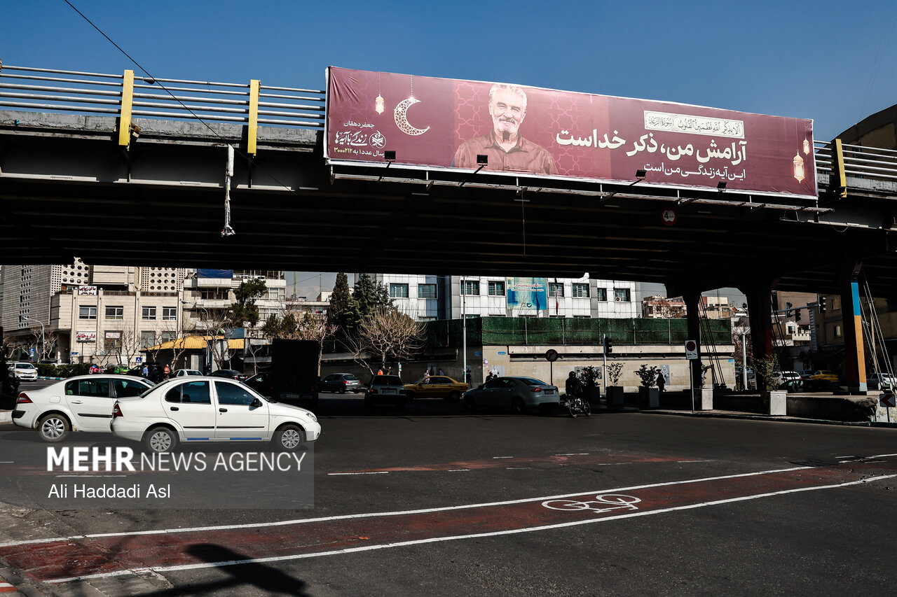 تبلیغات محیطی شهری با موضوع «زندگی با آیه‌ها»