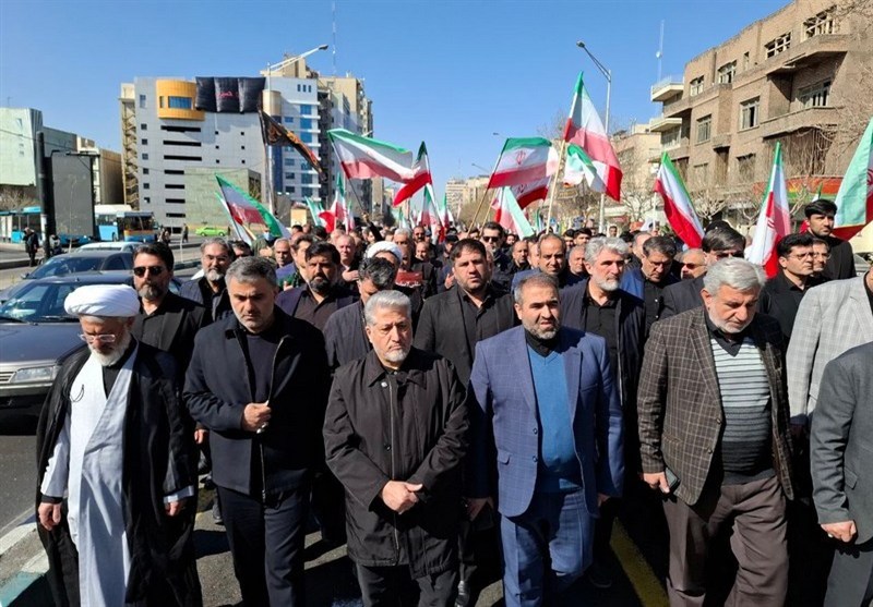 راهپیمایی دانشگاهیان دانشگاه آزاد به یاد رهبر شهید انقلاب