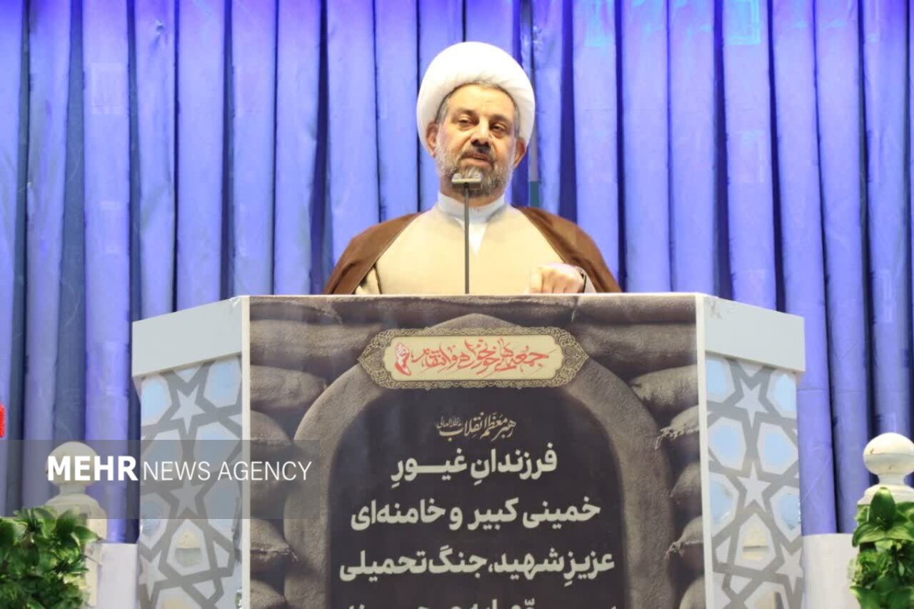 امام جمعه رباط کریم: فشار اقتصادی آمریکا اراده ایران را تضعیف نمی‌کند