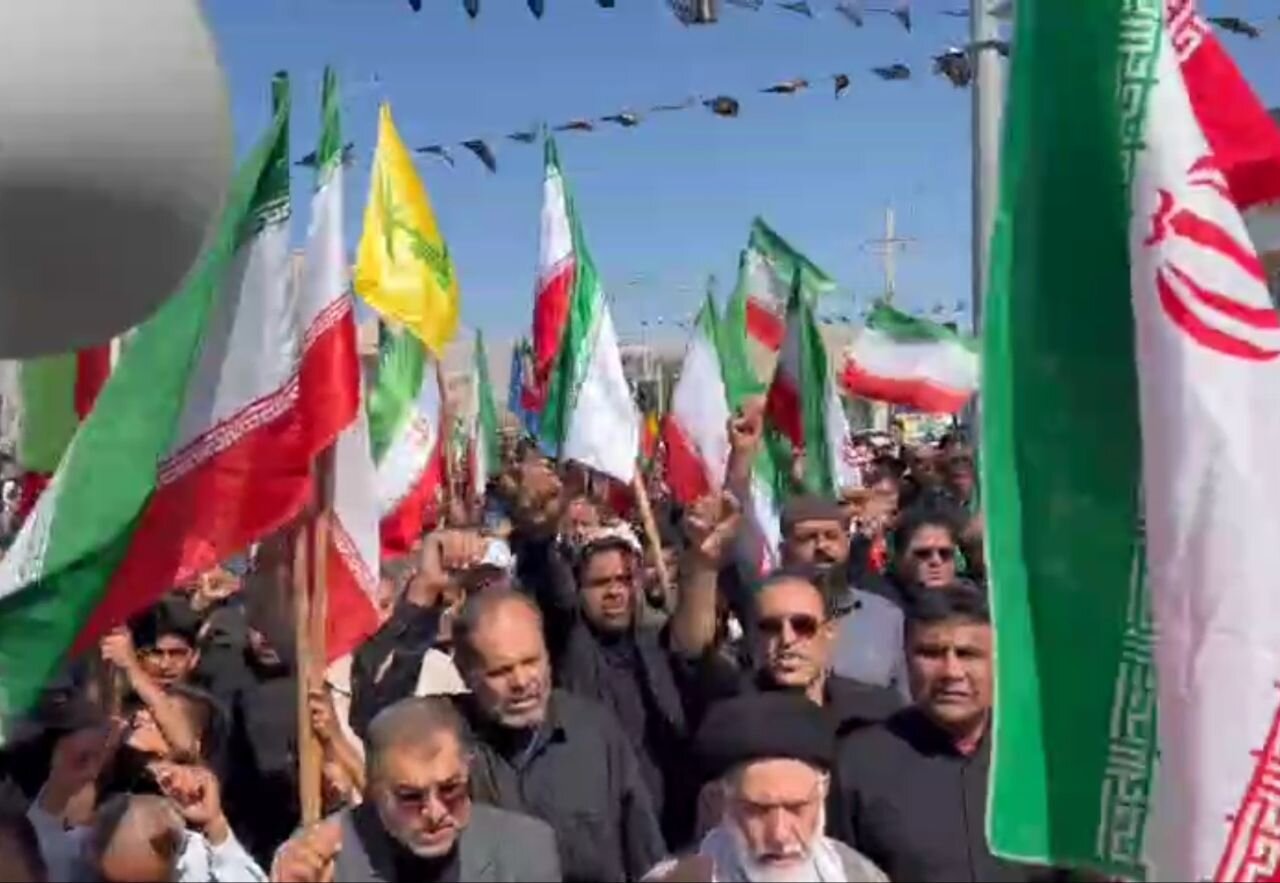 راهپیمایی مردم بندر دیر در خونخواهی رهبر شهید
