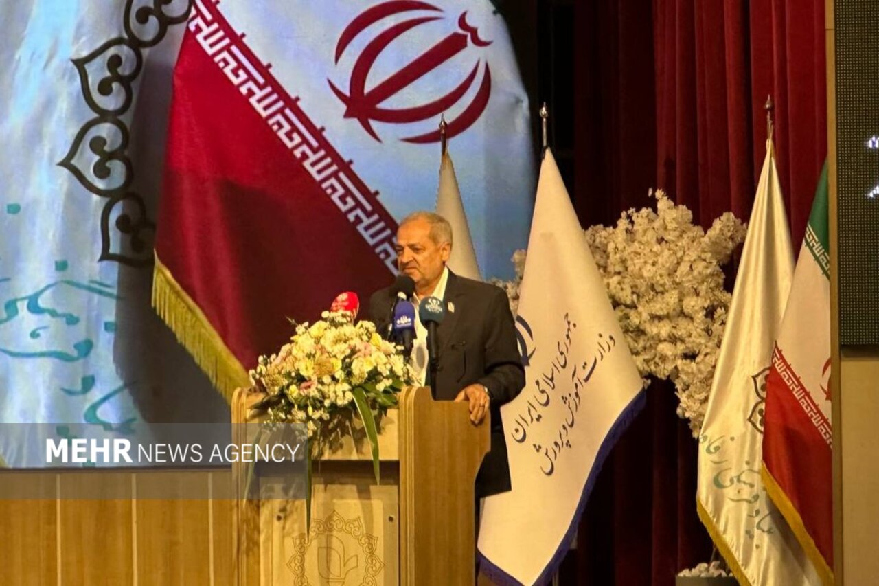دومین همایش ملی شهید باهنر با محوریت آموزش و تجلیل از معلمان برگزار شد
