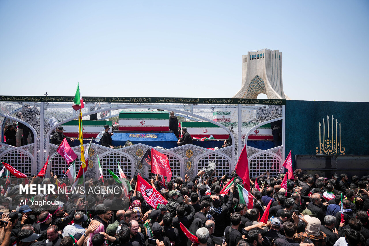 مراسم تشییع پیکر مطهر رهبر شهید انقلاب در تهران - ۱۴