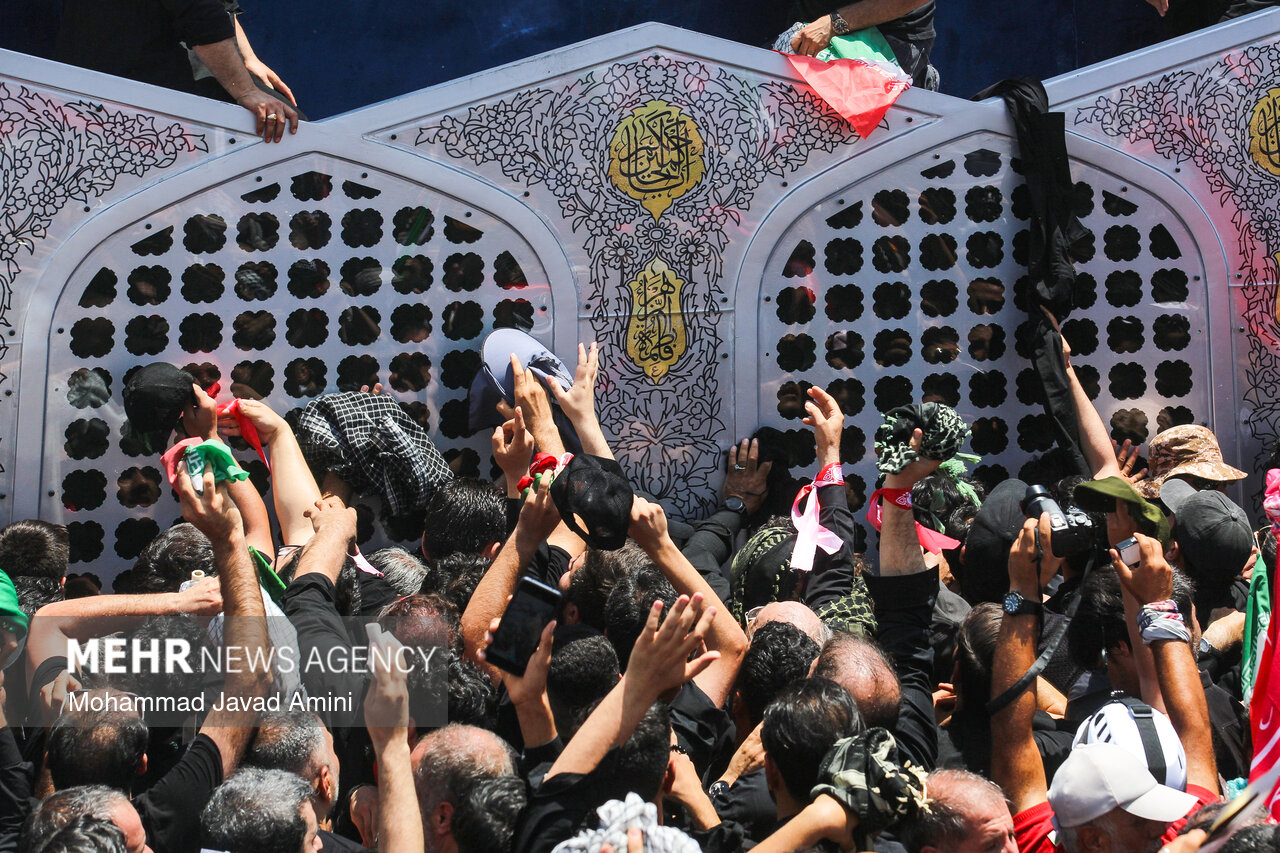 مراسم تشییع پیکر مطهر رهبر شهید انقلاب در تهران - ۱۵