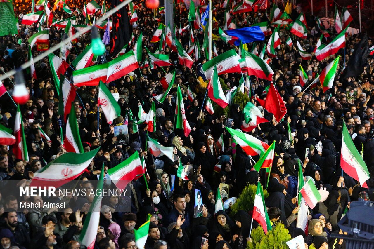 خروش زنجانی‌ها در پنجاه و سومین شب از شب‌های حماسه حضور در دفاع از وطن