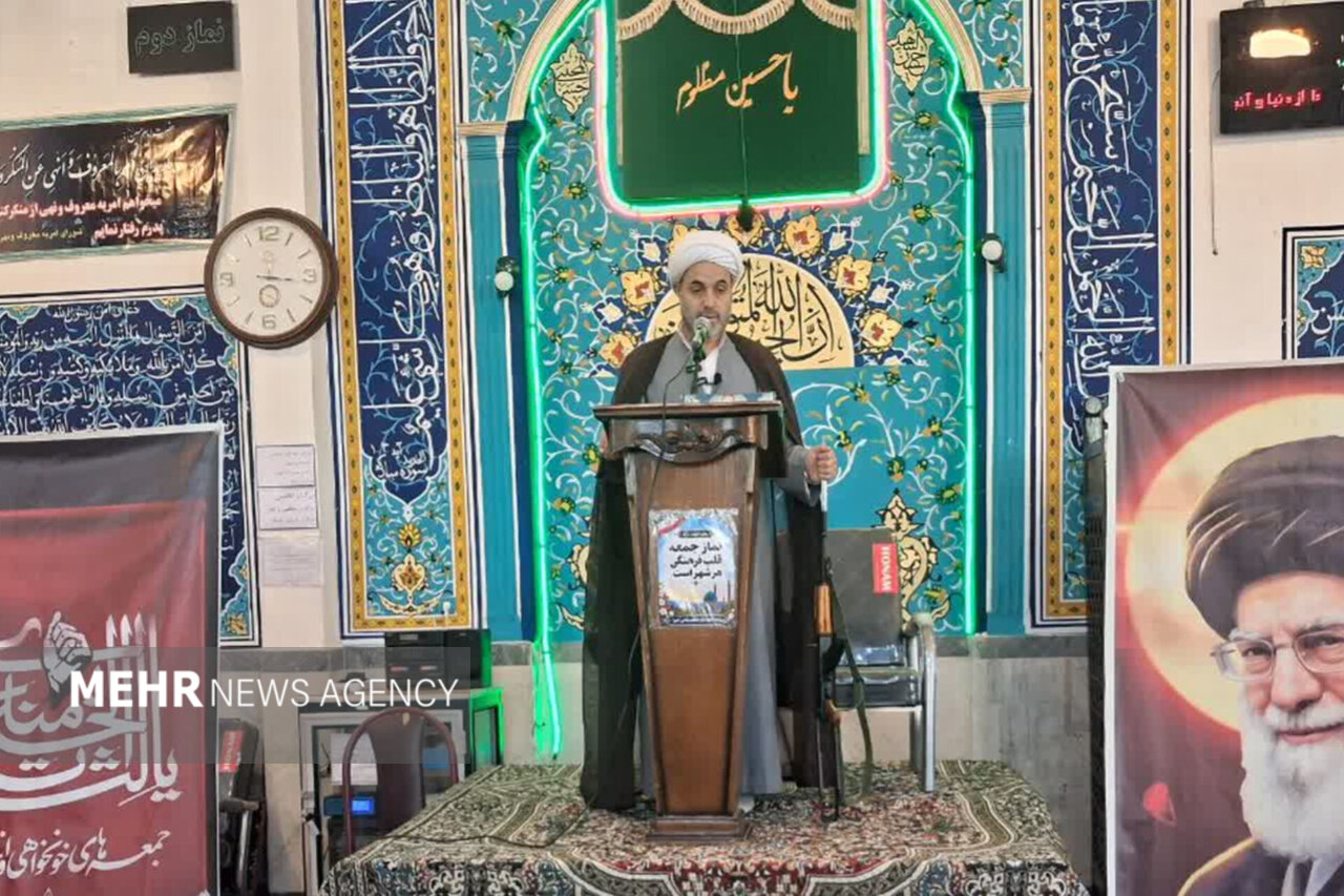 مواضع مسئولان در برابر دشمن باید قاطع و انقلابی باشد