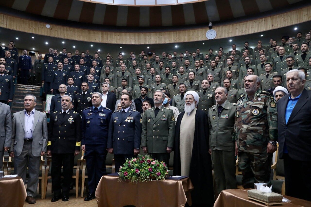 برگزاری آیین دانش‌آموختگی دانشجویان مدیریت دفاعی دافوس ارتش