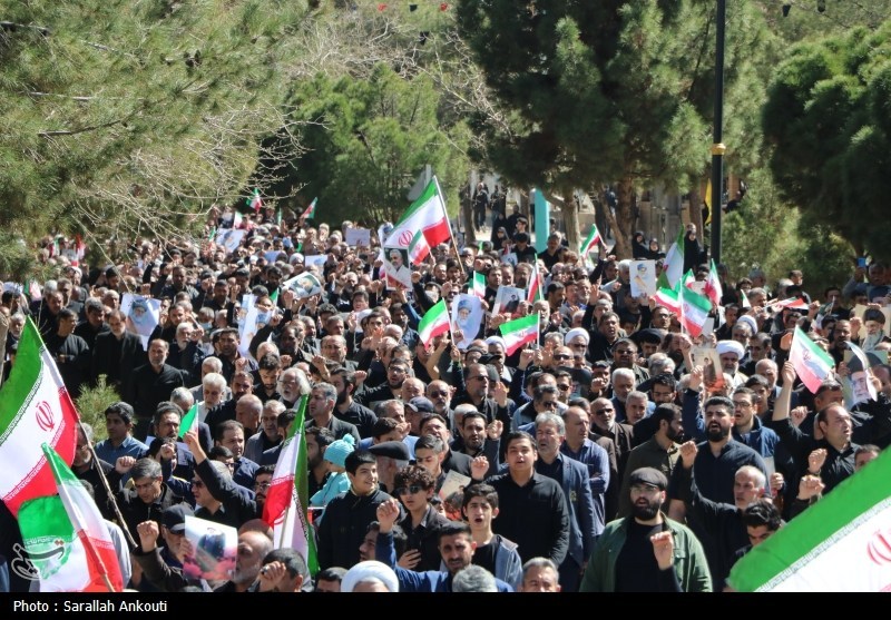 راهپیمایی حماسی مردم کرمان در نخستین نماز جمعه پس از شهادت امام امت