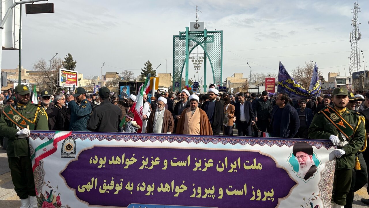 خروش مردم قوچان در راهپیمایی ۲۲ بهمن 