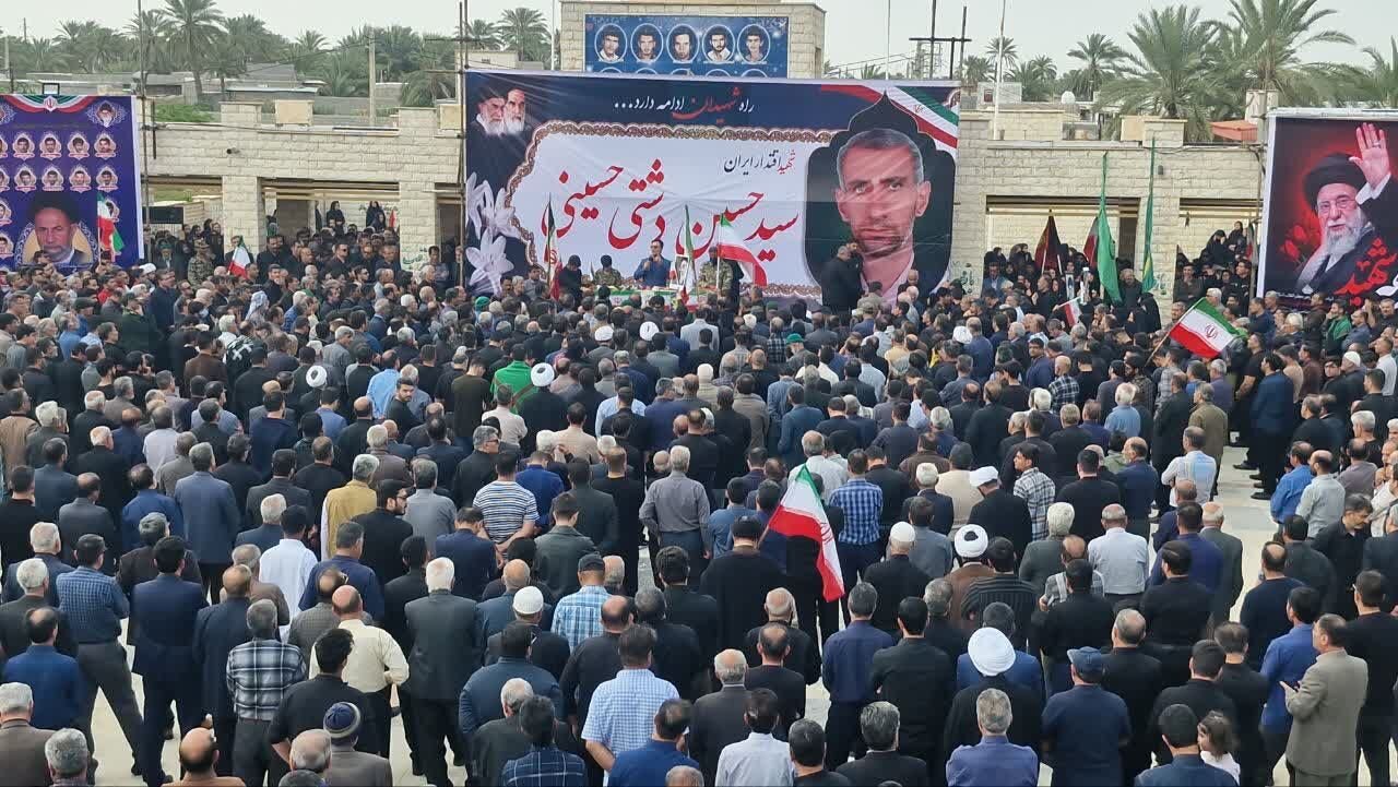 پیکر شهید«سید حسین دشتی حسینی» در تنگستان تشییع شد