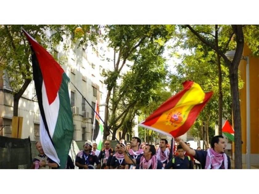 پرچم فلسطین در جشن قهرمانی اسپانیا به اهتزاز درآمد + فیلم 
