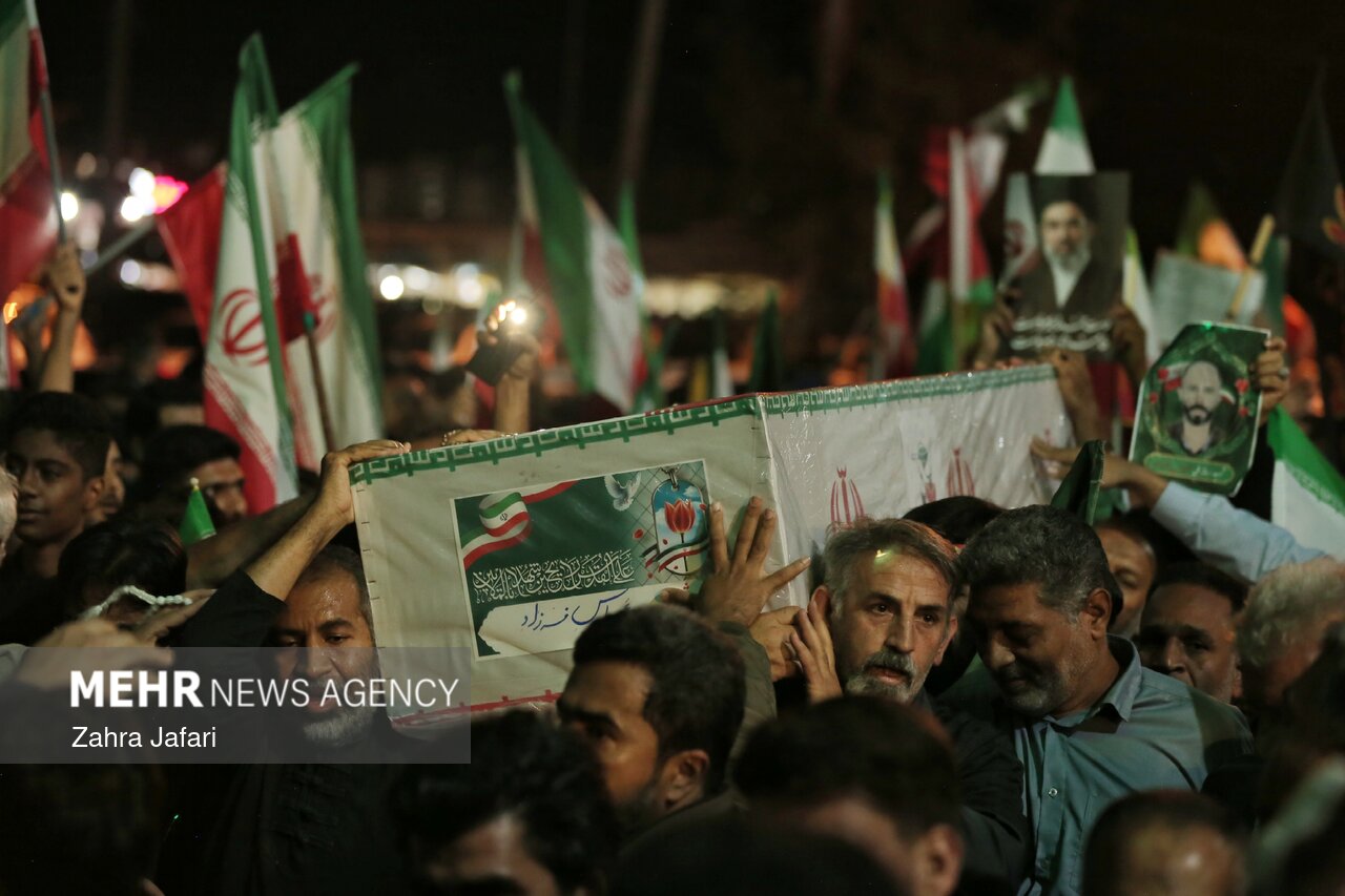 تشییع شهیدان «حدیث روشنی» و «زینب بهرامی» در بندرعباس