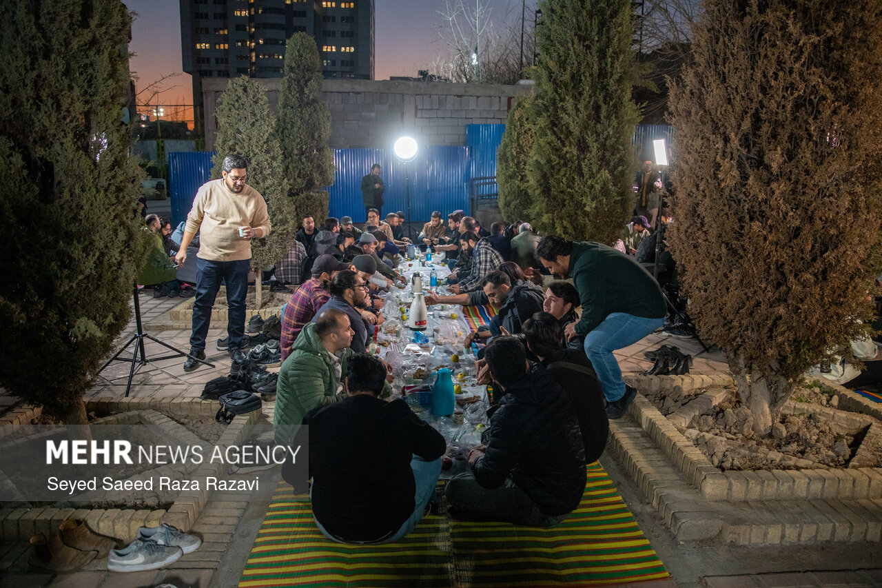 ضیافت افطار عکاسان