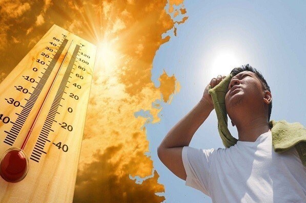 تداوم تابستان داغ در فارس/ثبت دمای 51 درجه