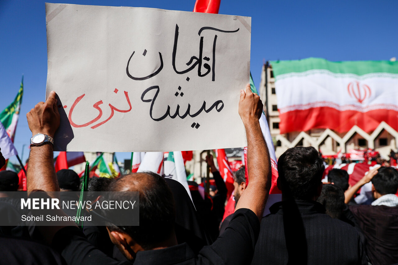 تشییع پیکر رهبر شهید انقلاب در مشهد - ۴