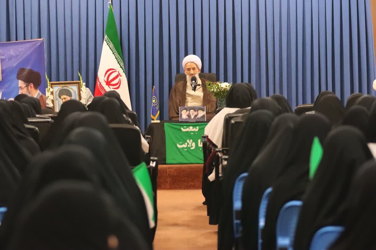 آیت‌الله لائینی:  انقلاب اسلامی در آغاز راهی با پرچم‌داری جدید است