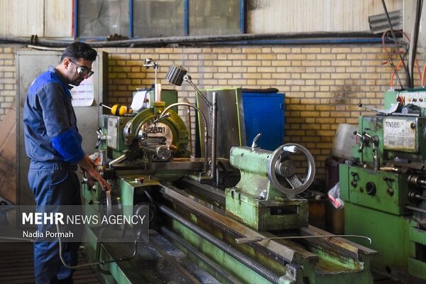 کشاورز: اشتغال و تولید در بخش صنعتی استان بوشهر افزایش می یابد