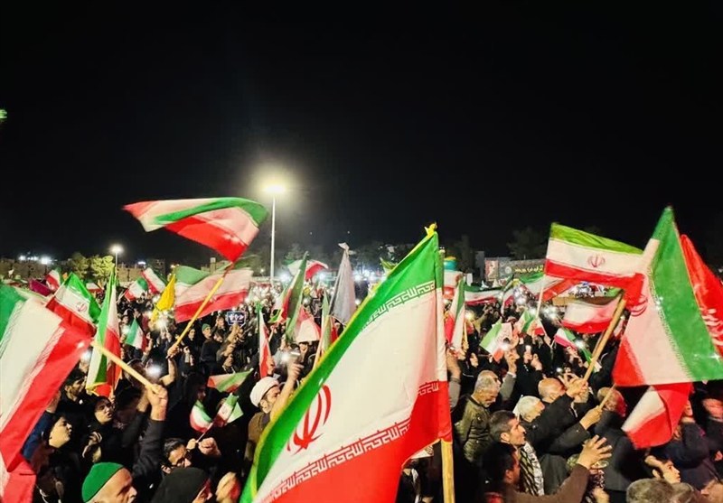 تداوم خروش شبانه مردم خراسان جنوبی زیر باران؛ بیعت با آرمان‌های نظام