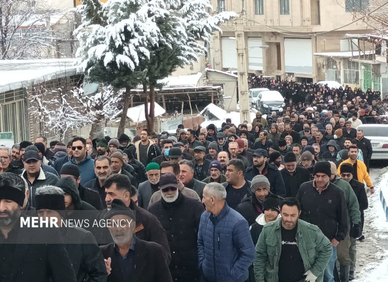آغاز راهپیمایی روز قدس در دماوند زیر برف سنگین زمستانی
