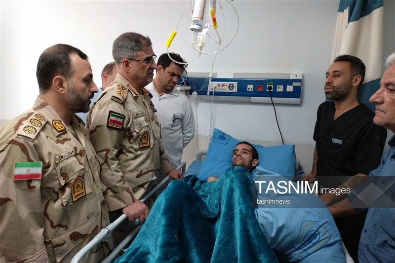 عیادت فرمانده مرزبانی فراجا از مرزبان مجروح هنگ مرزی بانه