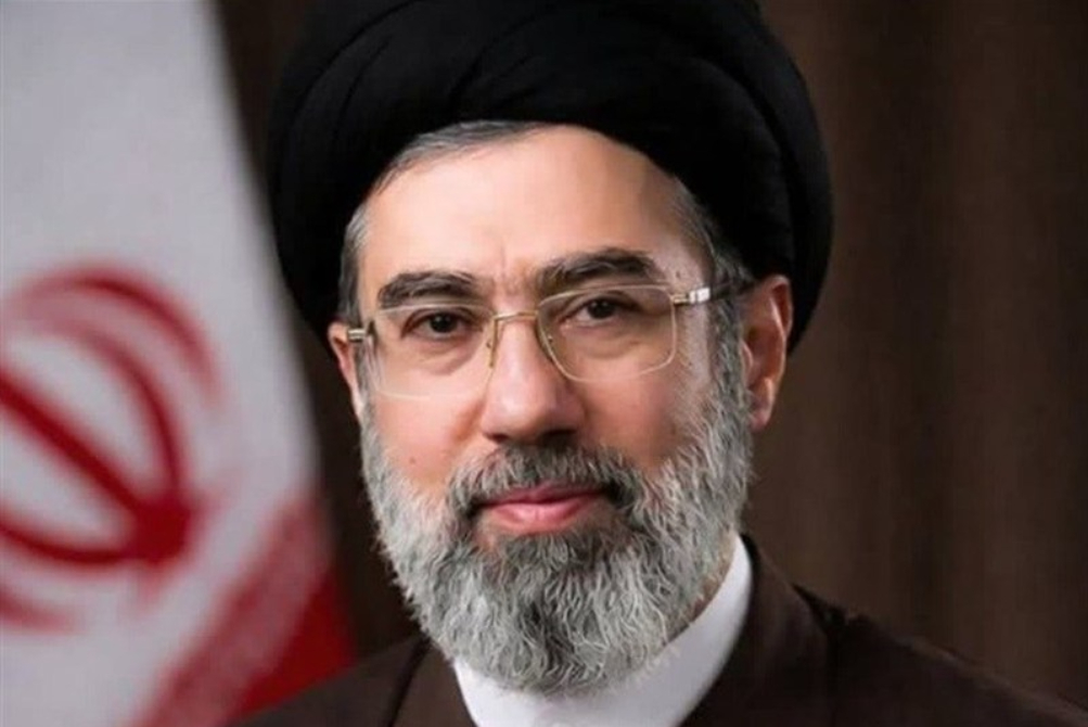 6  هزار نفر از علما و اساتید حوزه علمیه با رهبری بیعت کردند