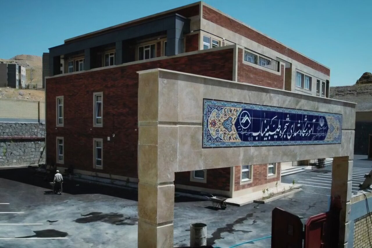 خان‌محمدی: ۱۳۰۰ مدرسه آسیب‌دیده از جنگ بازسازی شد