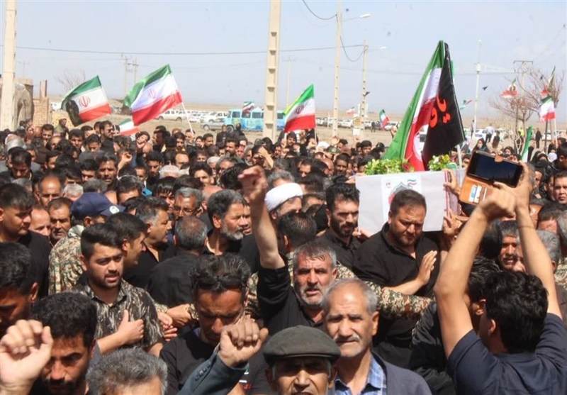 پیکر مطهر  شهید علی اکبر خوافی در میان جلگه آرام گرفت