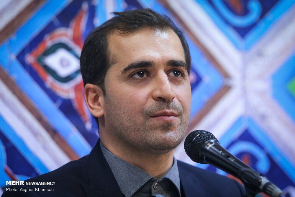 وقتی آرامش، از پشت میز رهبر شهید دیده می‌شود