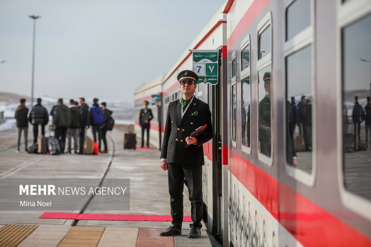 اختلالات اینترنتی مانع خرید بلیت قطار شد؛ متقاضیان حضوری مراجعه کنند