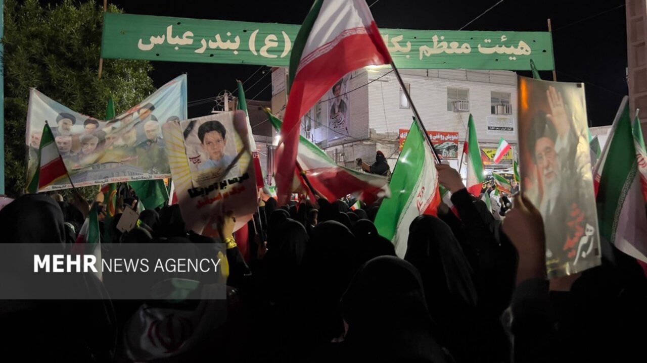 چهاردهمین اجتماع بندرعباسی ها در سوگ رهبر شهید