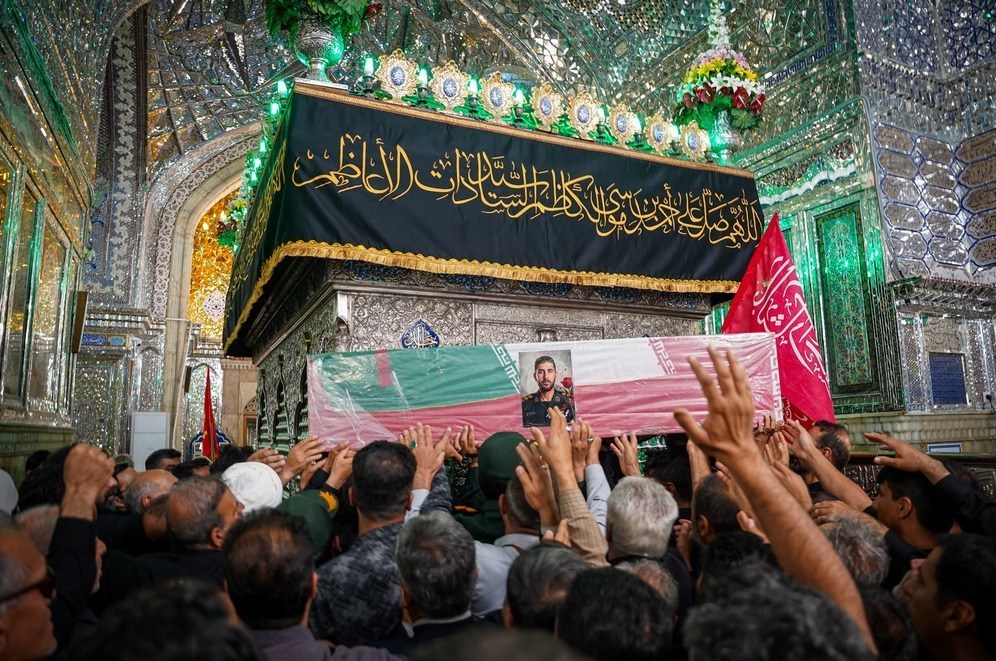 پیکر رزمنده شهید دلاور کواری در حرم شاهچراغ (ع) تشییع شد + تصاویر