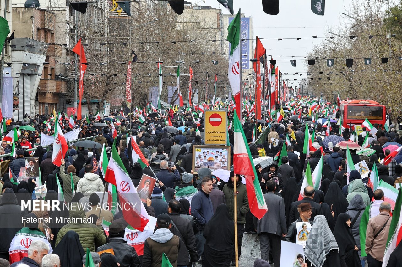 حضور ملت ایران در میدان تا پیروزی حق علیه باطل ادامه خواهد داشت
