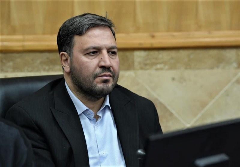 رشیدی: واردات خودروی لوکس در قبال پرداخت بدهی نفتی غیرقابل قبول است
