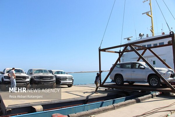 سخنگوی صمت: 100 هزار سفارش خودرو داشتیم. واردات 39 هزار دستگاه