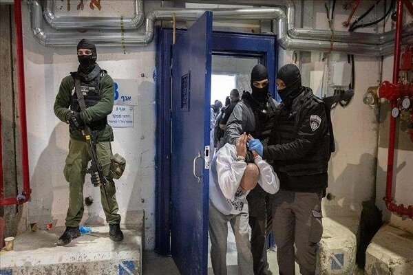 حمله وحشیانه نظامیان صهیونیست به اسرای فلسطینی؛ اوضاع وخیم فلسطینیان