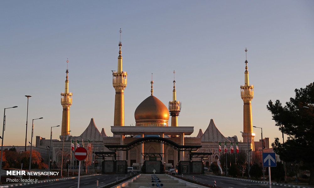 حرکت نمایندگان مجلس به حرم امام خمینی (ره)