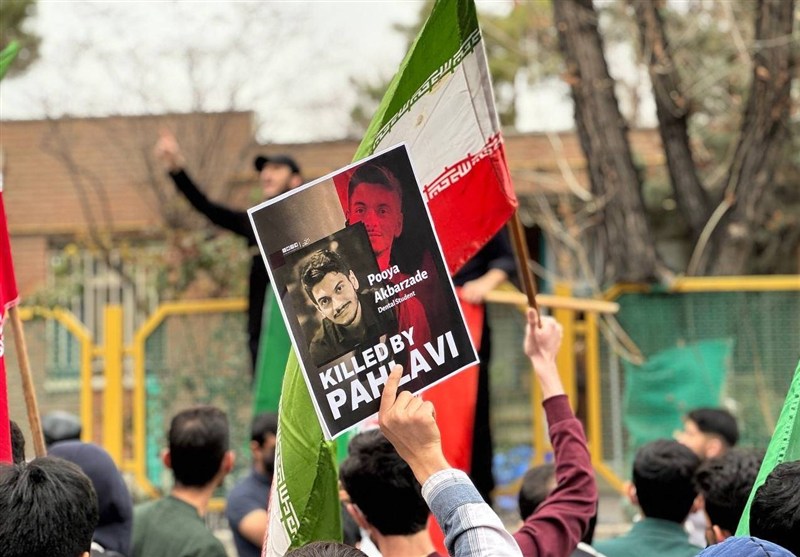 روایت دانشجویان علم‌وصنعت که از پرچم ایران دفاع کردند