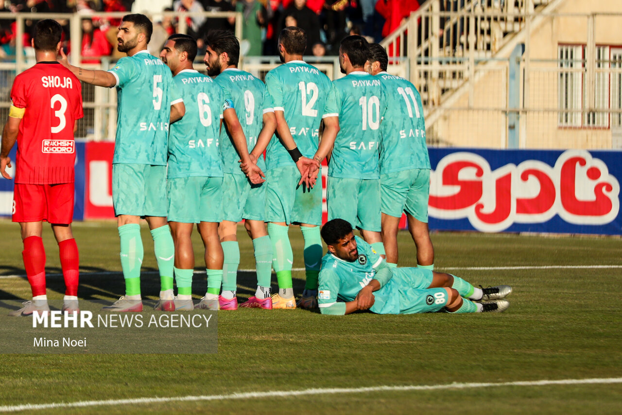 پیکان و استقلال در نیمه اول مساوی کردند